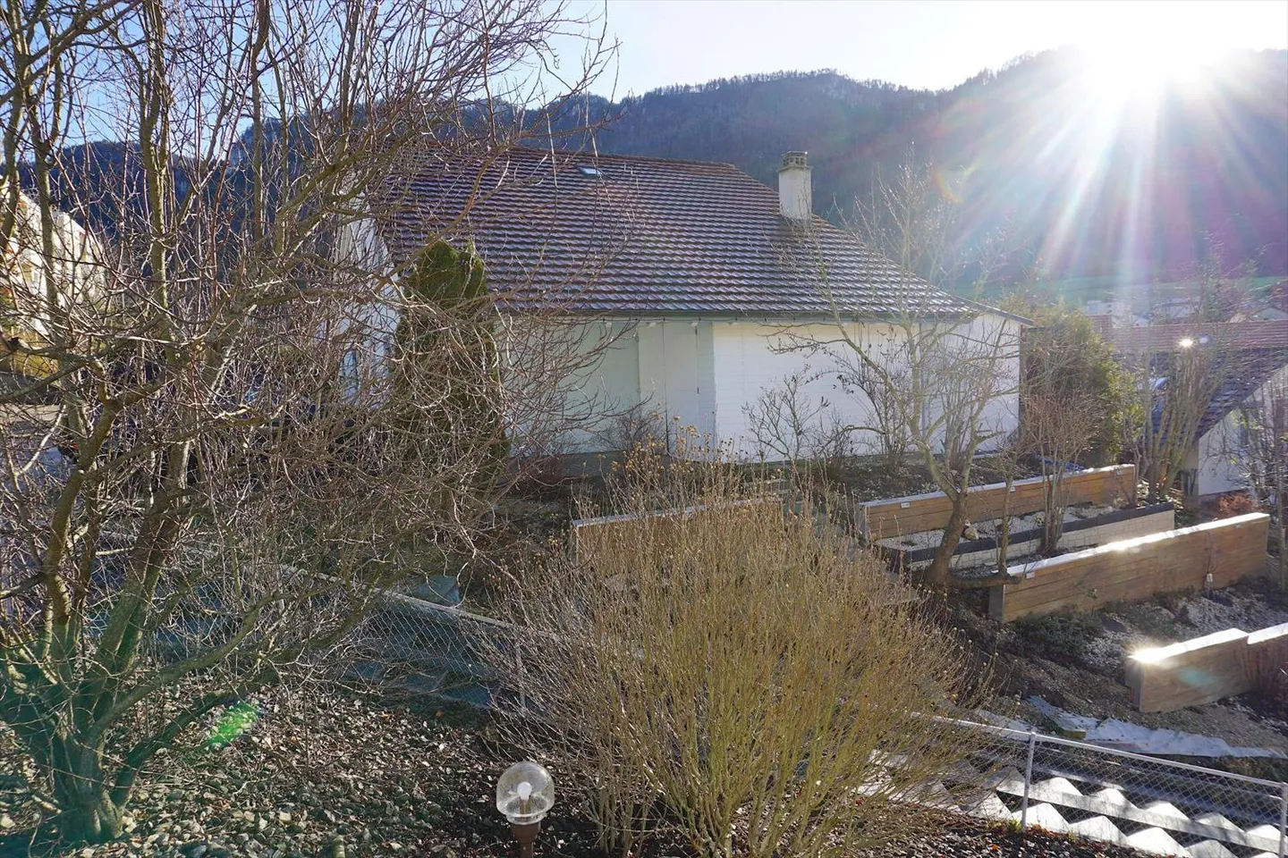 ARI-251 - Très belle maison lumineuse de 6 pièces, idéalement située, 240 m2 de surface habitable - Photo 2 sur 13