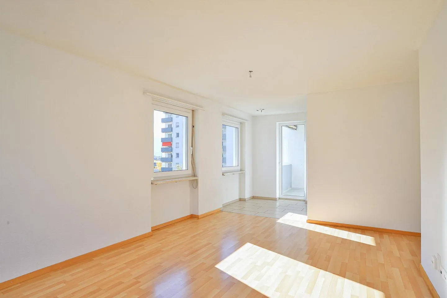 Wohnung mit Panoramabalkon - Foto 1 von 8