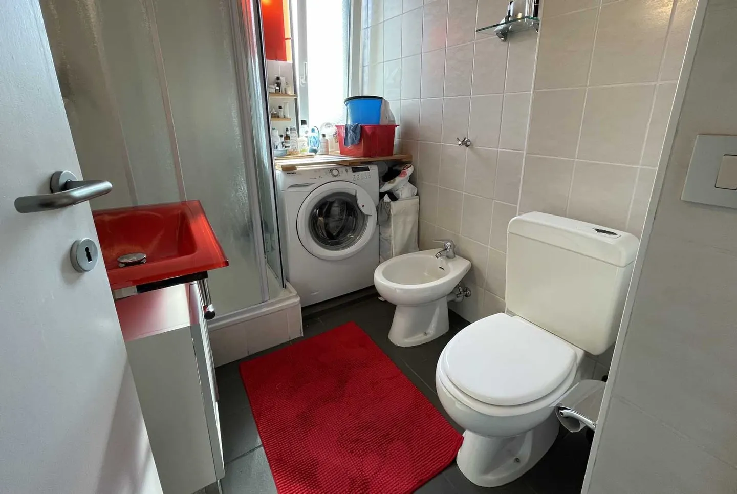 BONNE AFFAIRE - LUMINEUX 3.5 AVEC GARAGE ET VUE DÉGAGÉE À LUGANO - Photo 7 sur 10