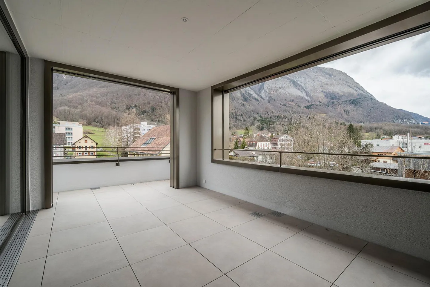 Moderno appartamento attico di 3,5 stanze in posizione tranquilla - Foto 3 di 12