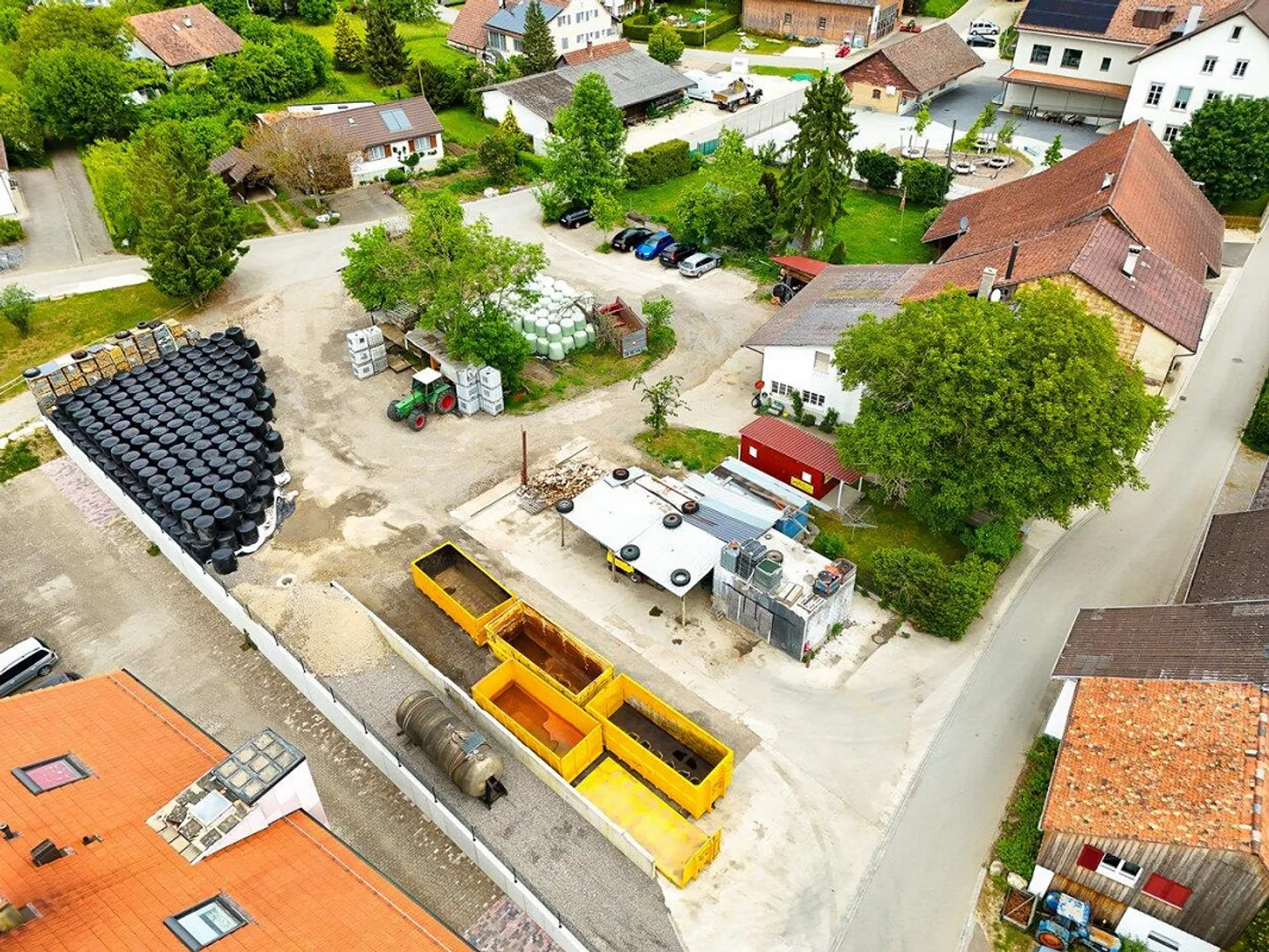 Multi-family house including land reserve with development potential - Photo 4 of 12