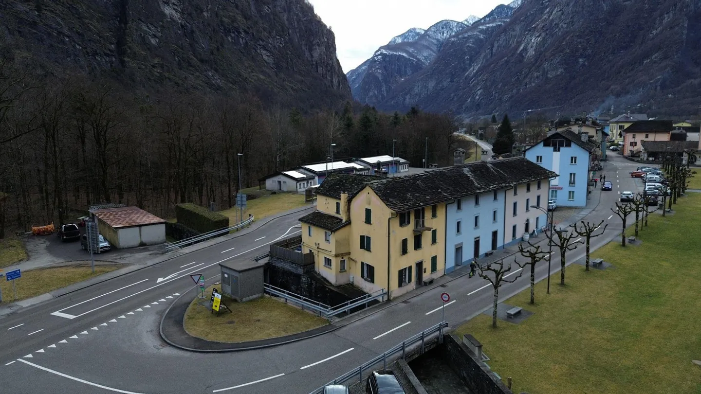 Casa ristrutturata con 3 appartamenti nel centro di Cevio | Renovie... - Foto 1 di 13