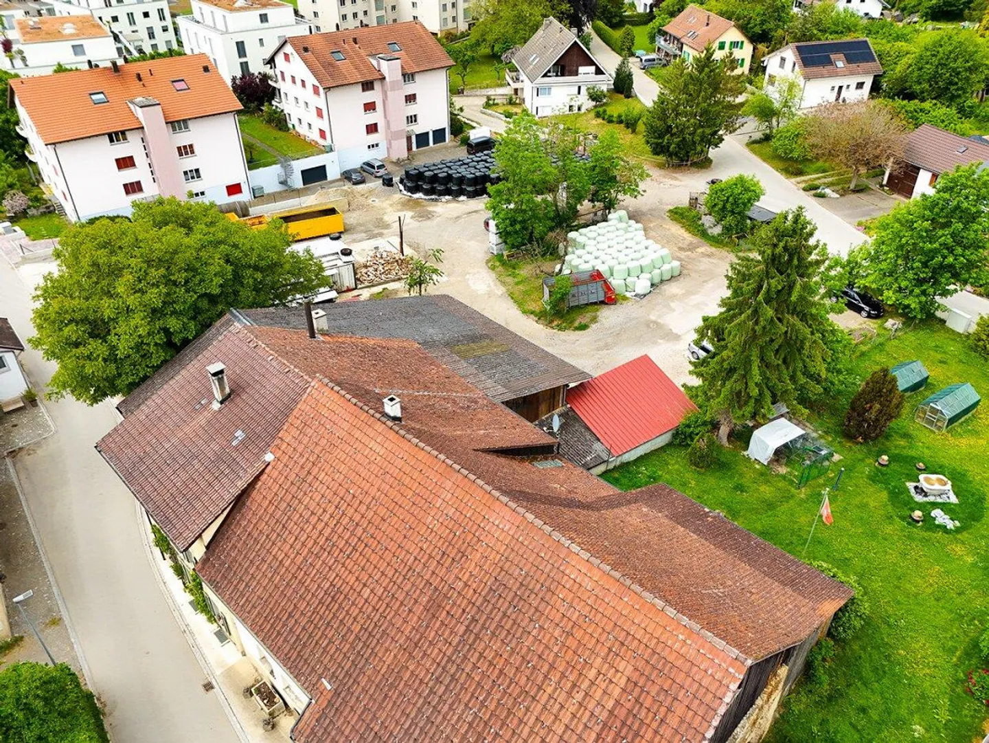 Multi-family house including land reserve with development potential - Photo 5 of 12