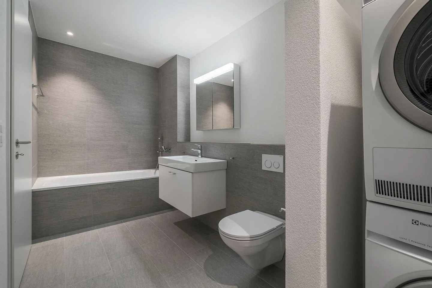 Moderno appartamento attico di 3,5 stanze in posizione tranquilla - Foto 6 di 12