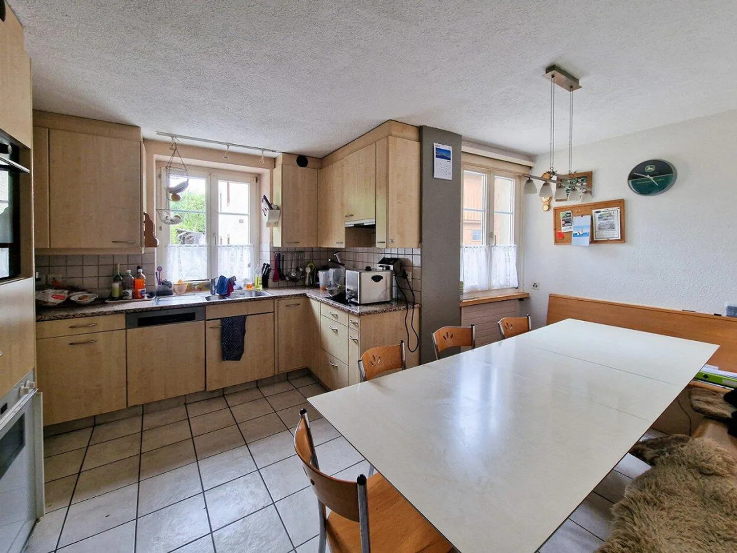 Multi-family house including land reserve with development potential - Photo 11 of 12