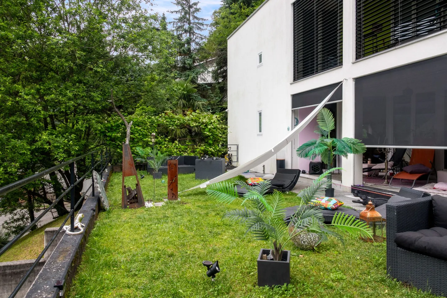 Villa moderna ed esclusiva con vista mozzafiato e arredi di alta qualità - Foto 3 di 19