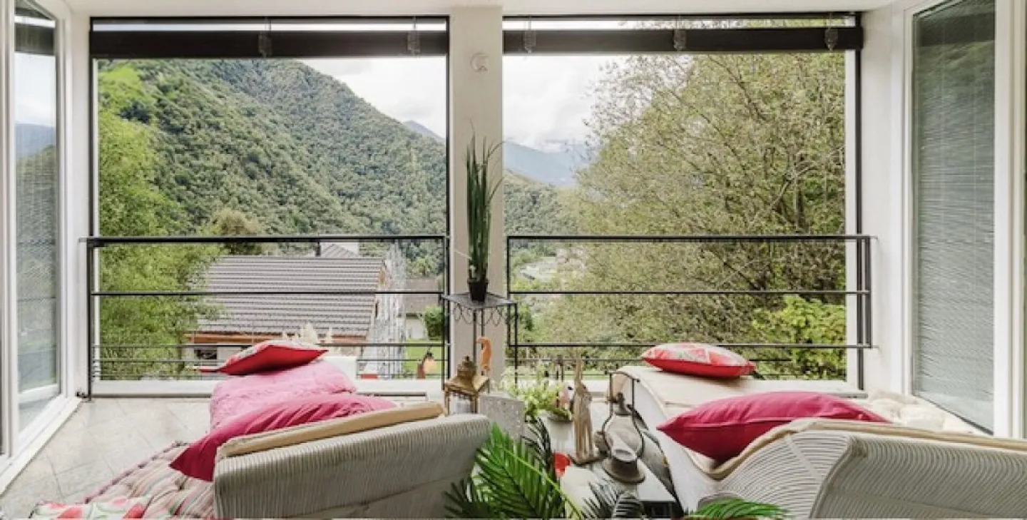 Villa moderna ed esclusiva con vista mozzafiato e arredi di alta qualità - Foto 6 di 19