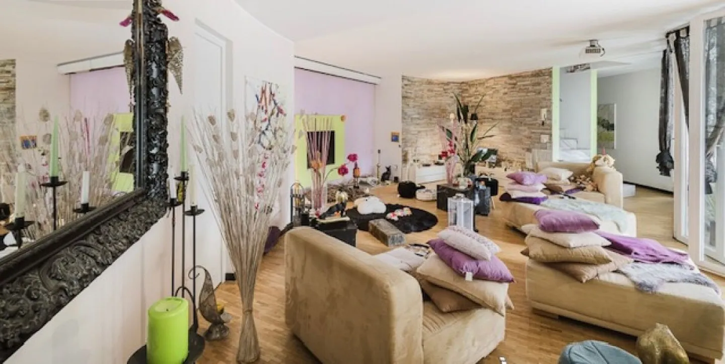 Villa moderna ed esclusiva con vista mozzafiato e arredi di alta qualità - Foto 9 di 19