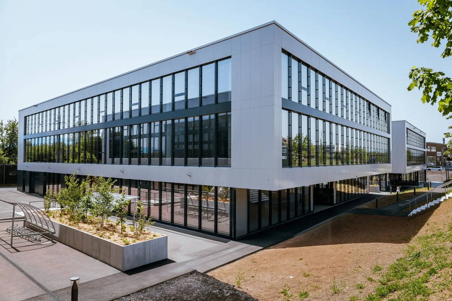 Immeuble mixte à louer - Photo 2 sur 6