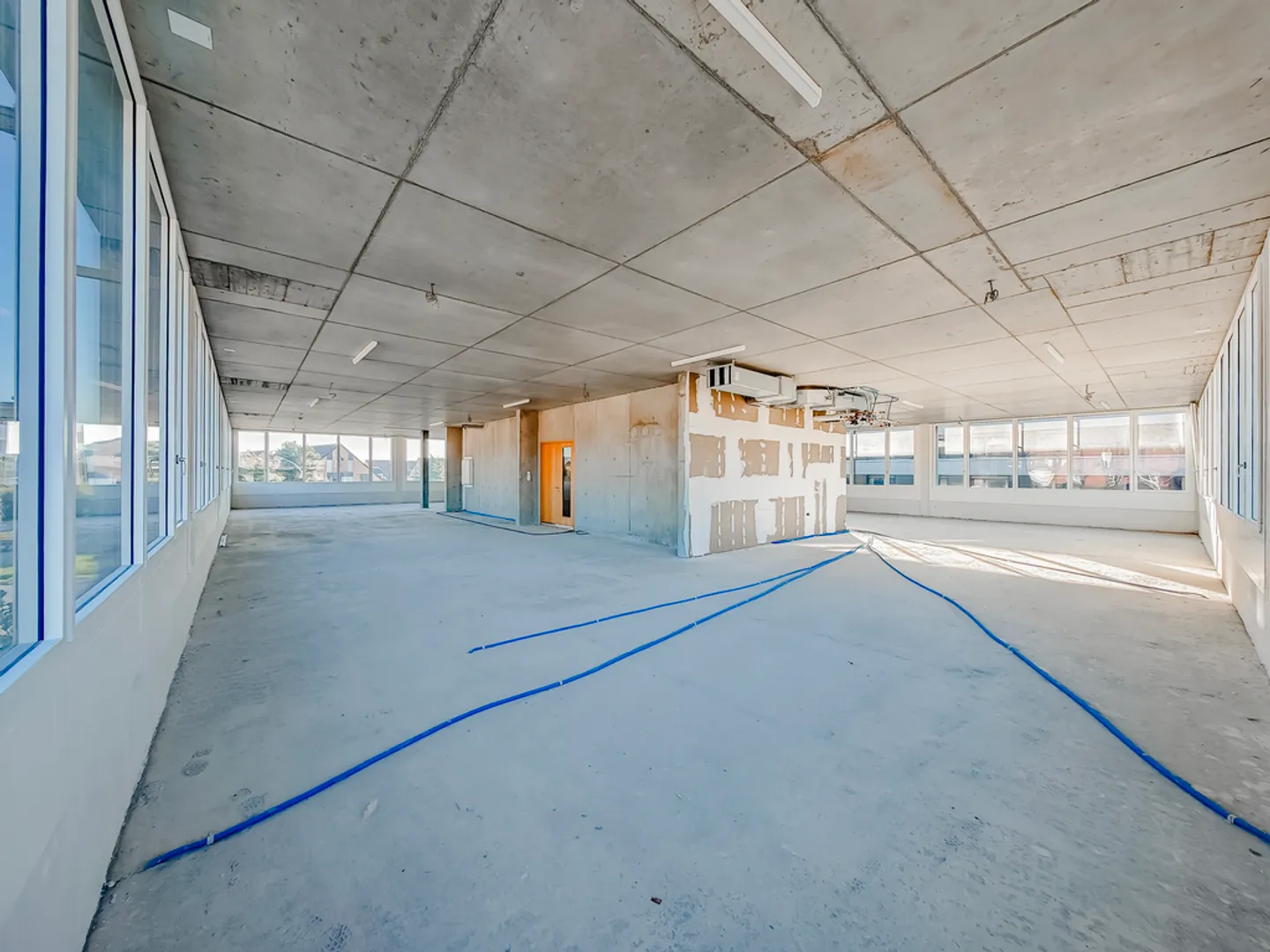 New commercial spaces for rent - Photo 3 of 12