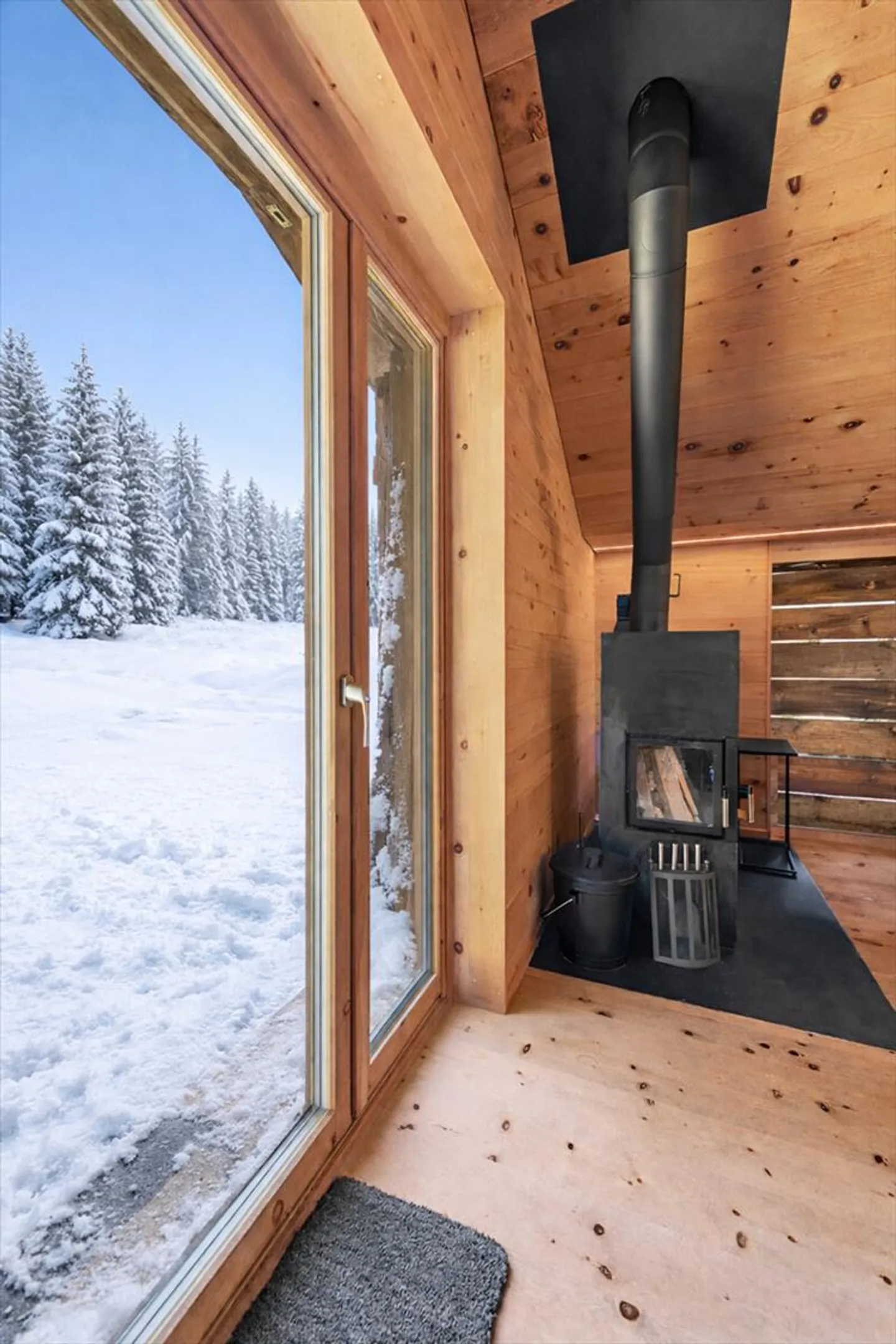 Lantsch/Lenz: Maiensäss mit stilvollem Innenausbau und Bergpanorama - Foto 3 von 6