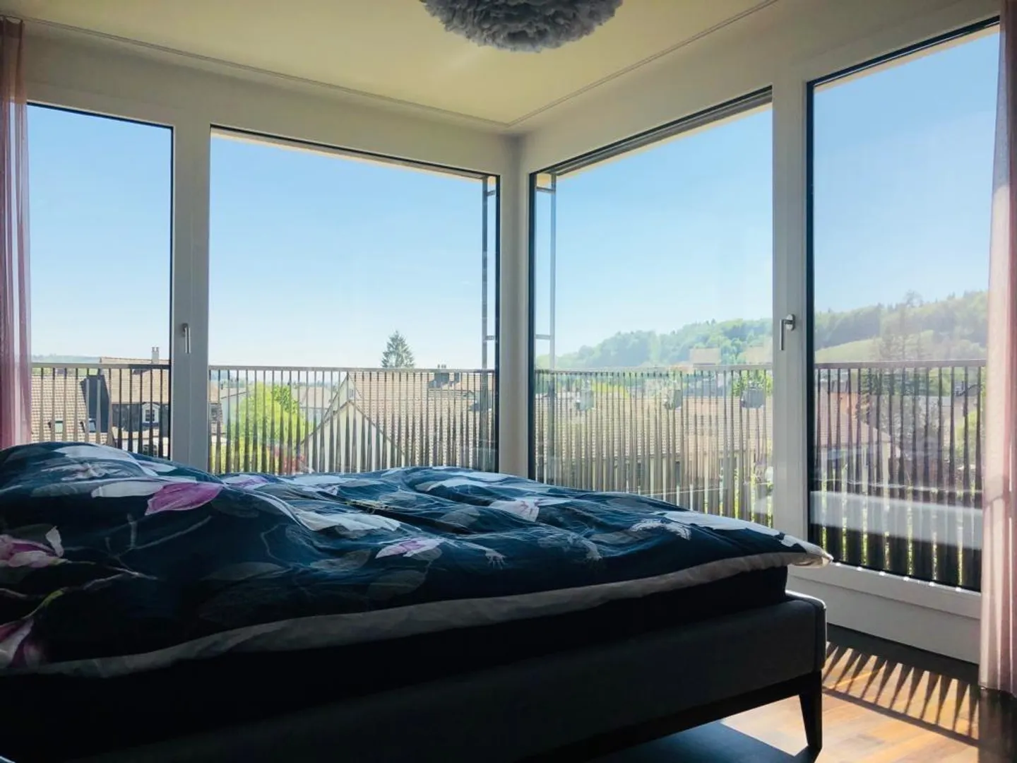 Appartamento attico unico di 4,5 stanze nel popolare quartiere Breite - Foto 3 di 11