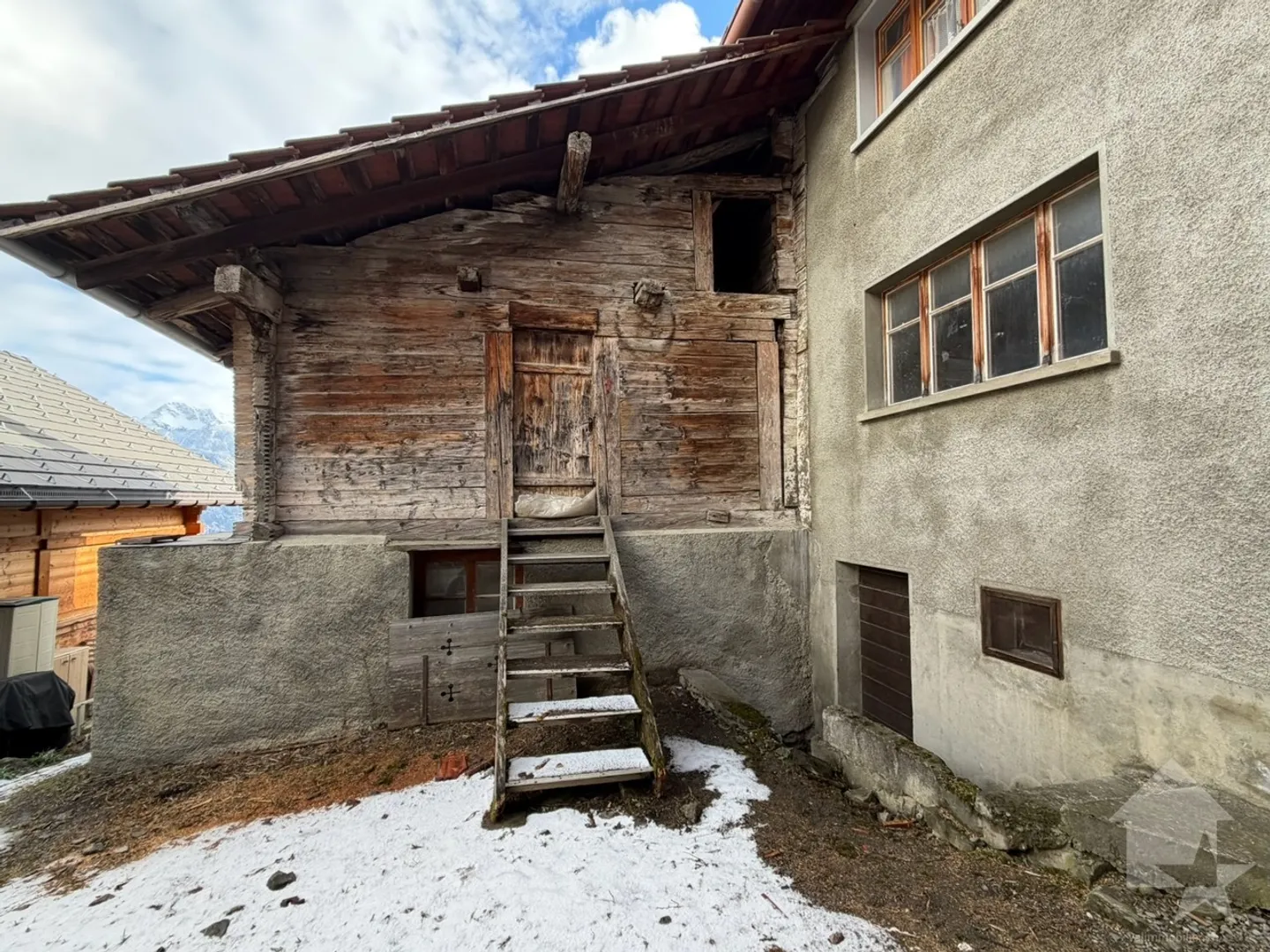Parte di un'antica casa di villaggio e shed da trasformare - Foto 3 di 29