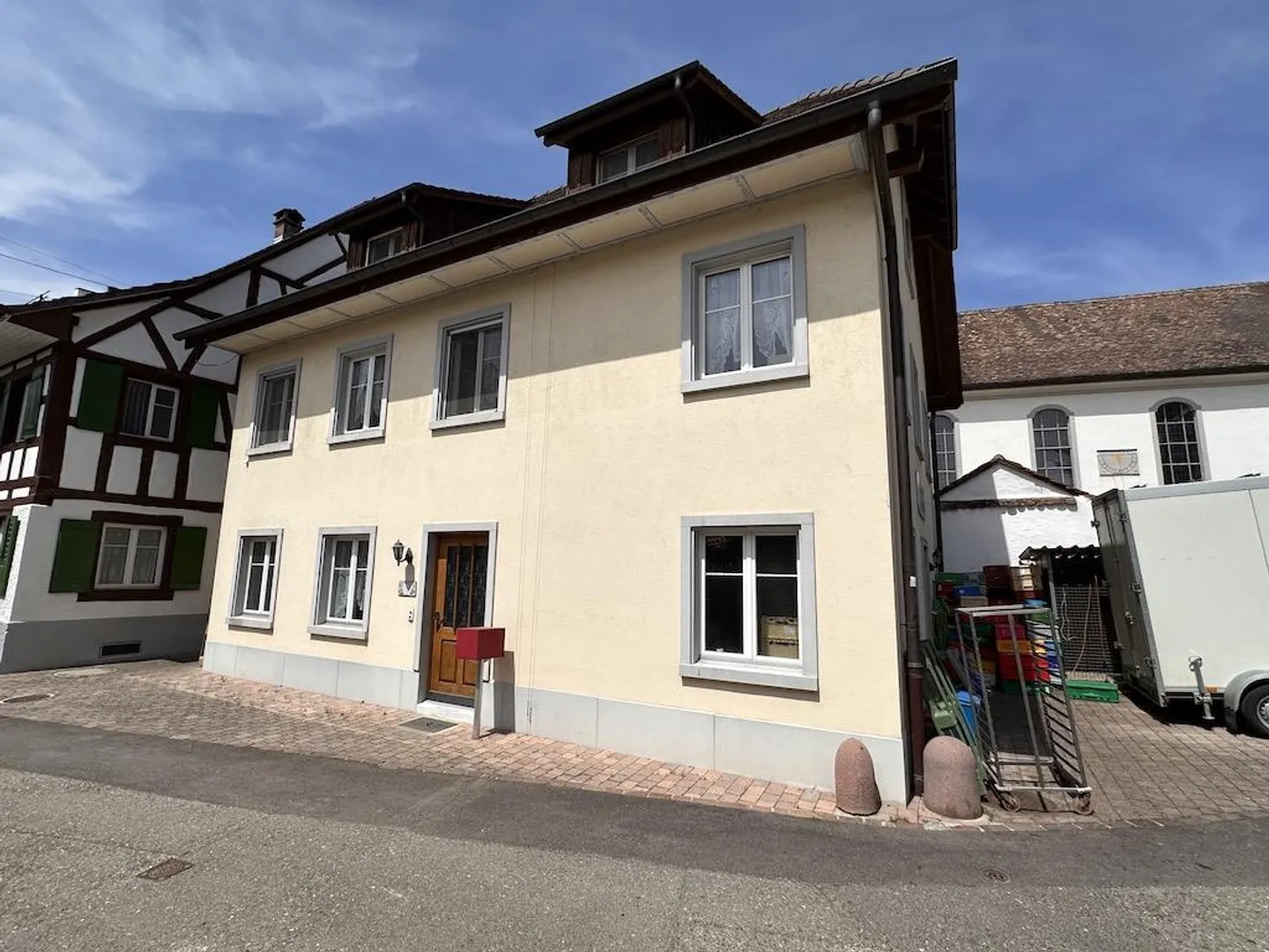 Single-family house with outbuilding (habitable) - Photo 1 of 6