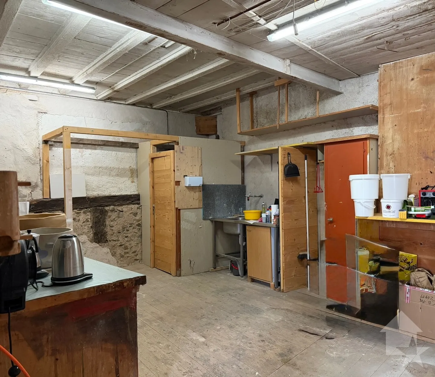 Parte di un'antica casa di villaggio e shed da trasformare - Foto 18 di 29