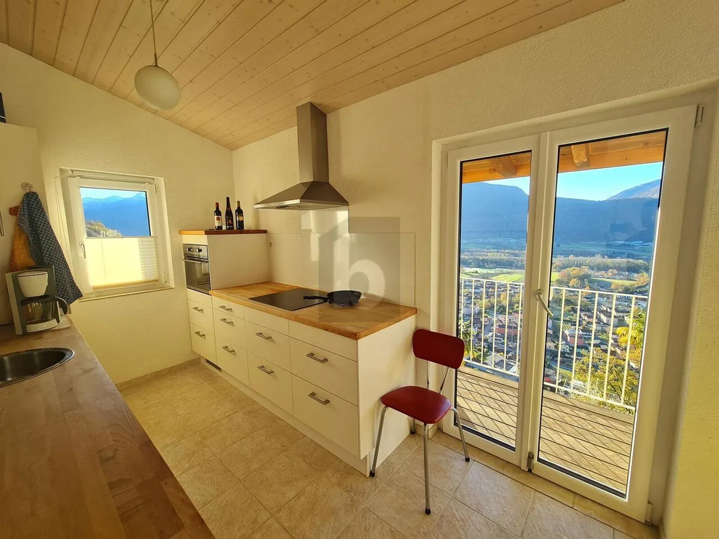 Casa moderna con vista mozzafiato - Foto 3 di 6