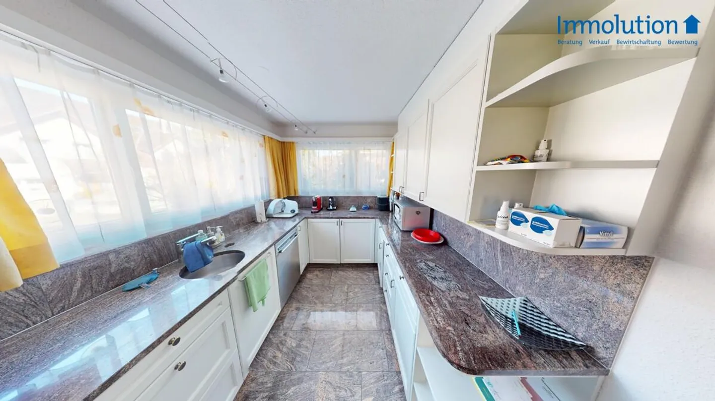 Ampia casa unifamiliare con area benessere e doppio garage - Foto 4 di 13