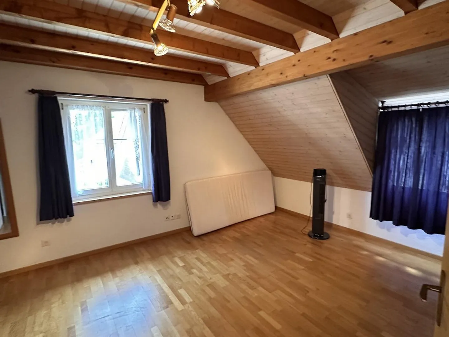 Single-family house with outbuilding (habitable) - Photo 6 of 6