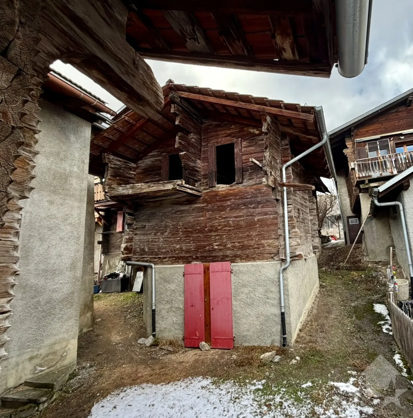 Parte di un'antica casa di villaggio e shed da trasformare - Foto 22 di 29