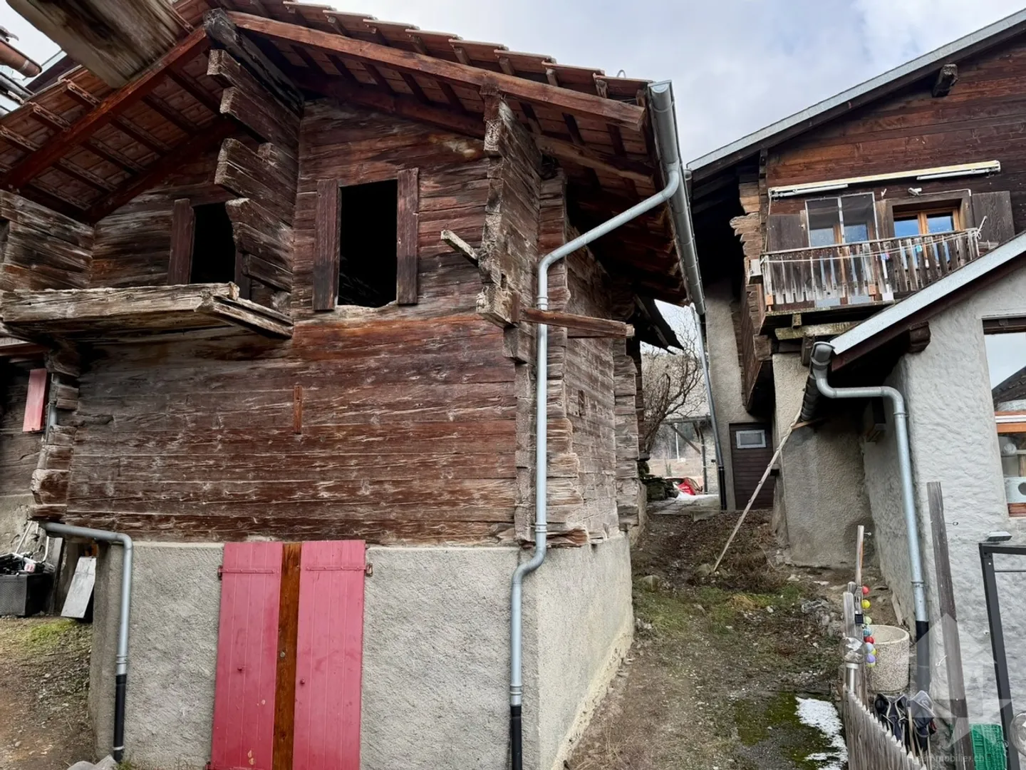 Parte di un'antica casa di villaggio e shed da trasformare - Foto 23 di 29