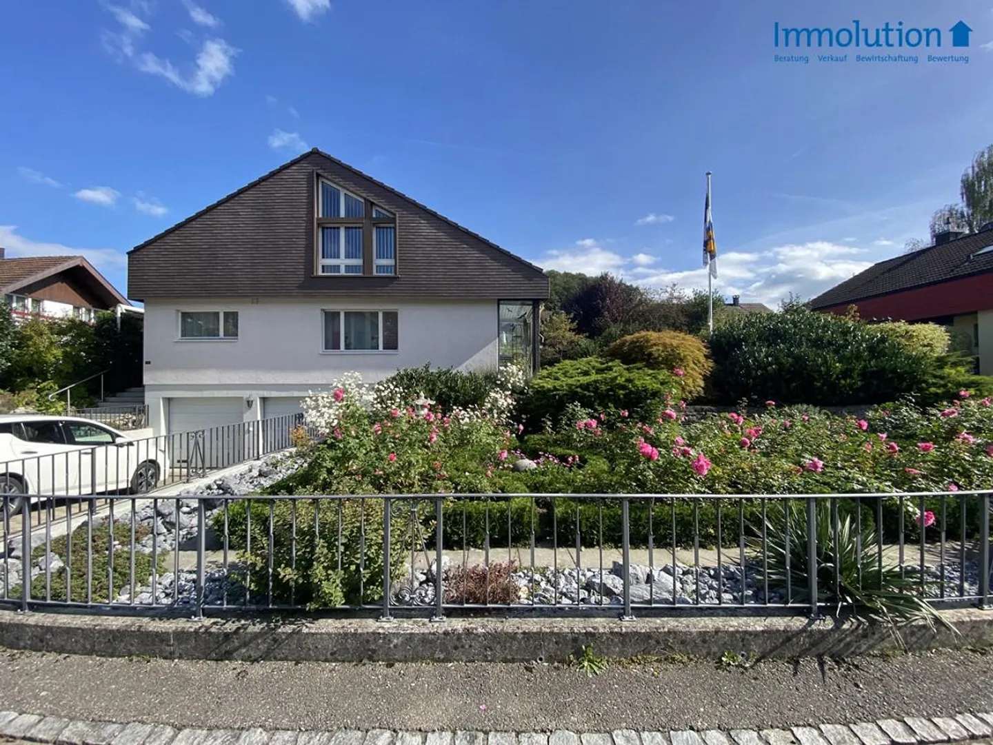 Ampia casa unifamiliare con area benessere e doppio garage - Foto 1 di 13