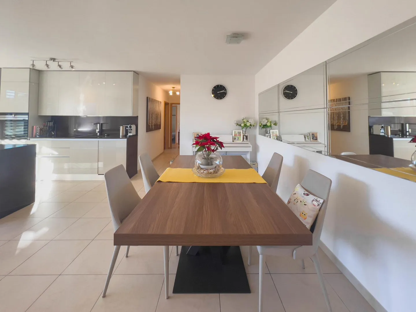 Spacious and modern 3.5-room apartment in Pazzallo - Photo 3 of 8