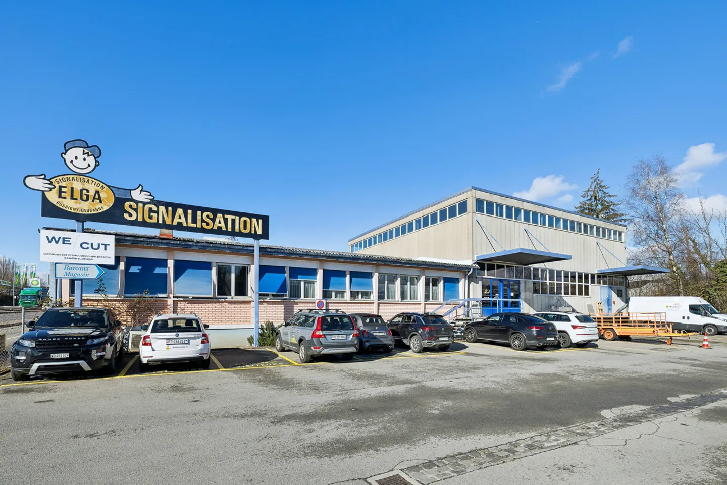 Entrepôt/Salle 272 m2 - Emplacement de choix - Proche de tout ! - Photo 1 sur 5