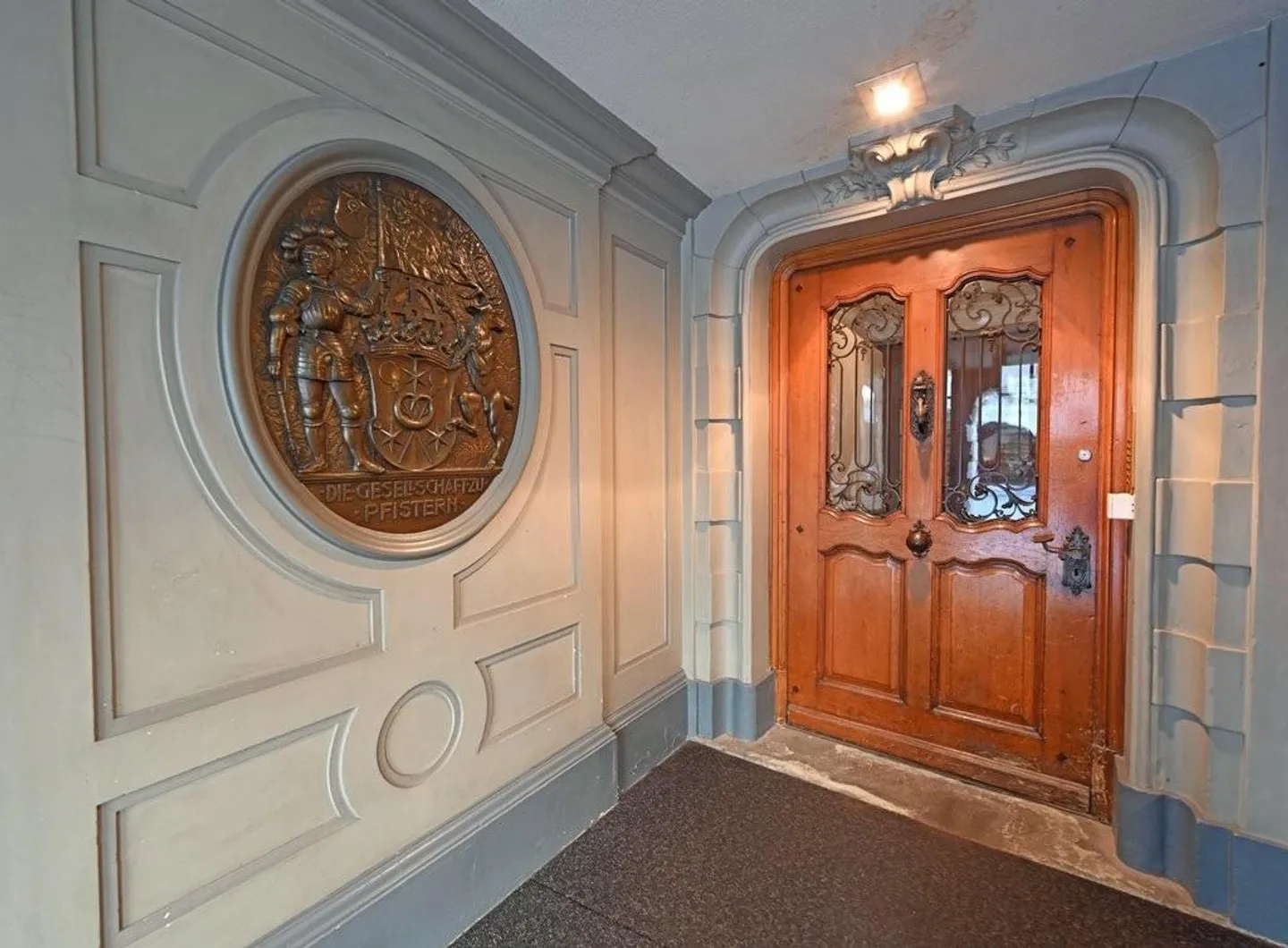 Charming and large apartment in the heart of Bern - Photo 2 of 11