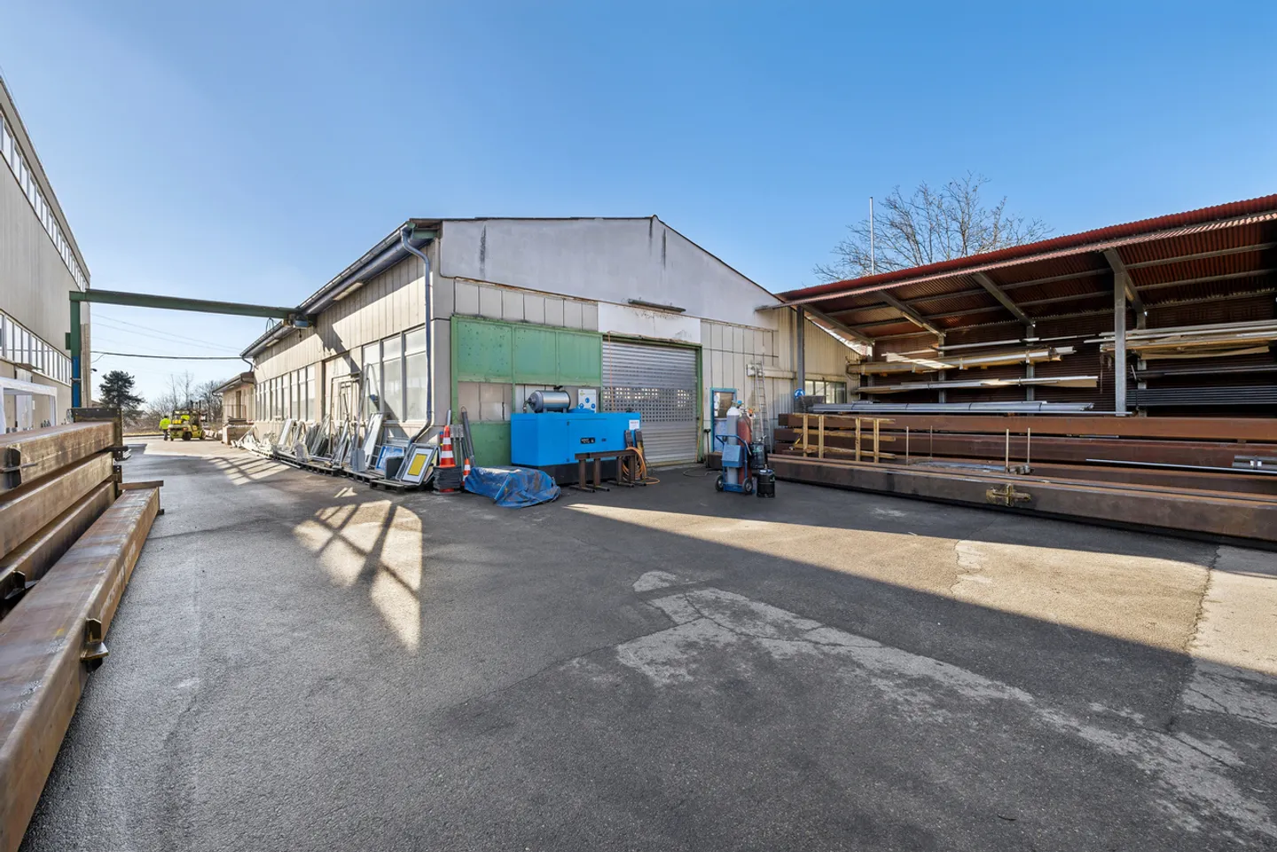 Commercial Building 2671 m2 - Prime Location - Close to Everything! - Photo 3 of 5