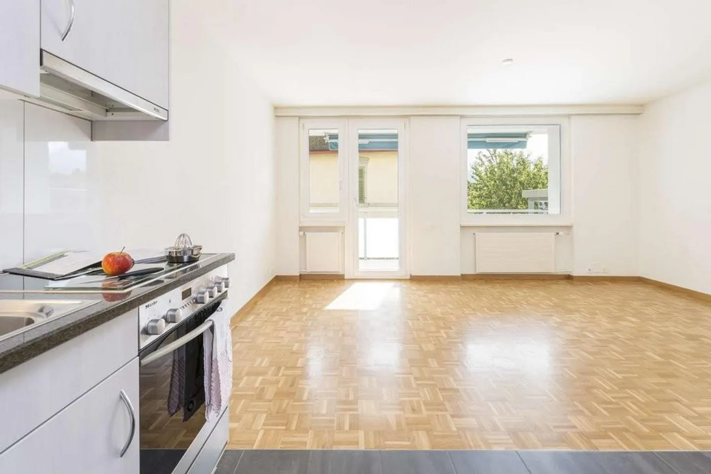 Ideal for students or temporary residents - small but fine - Photo 3 of 5