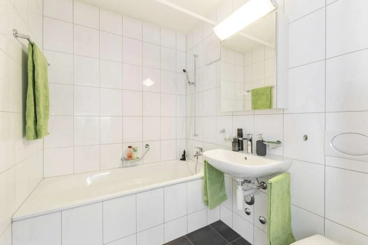 Ideal for students or temporary residents - small but fine - Photo 4 of 5