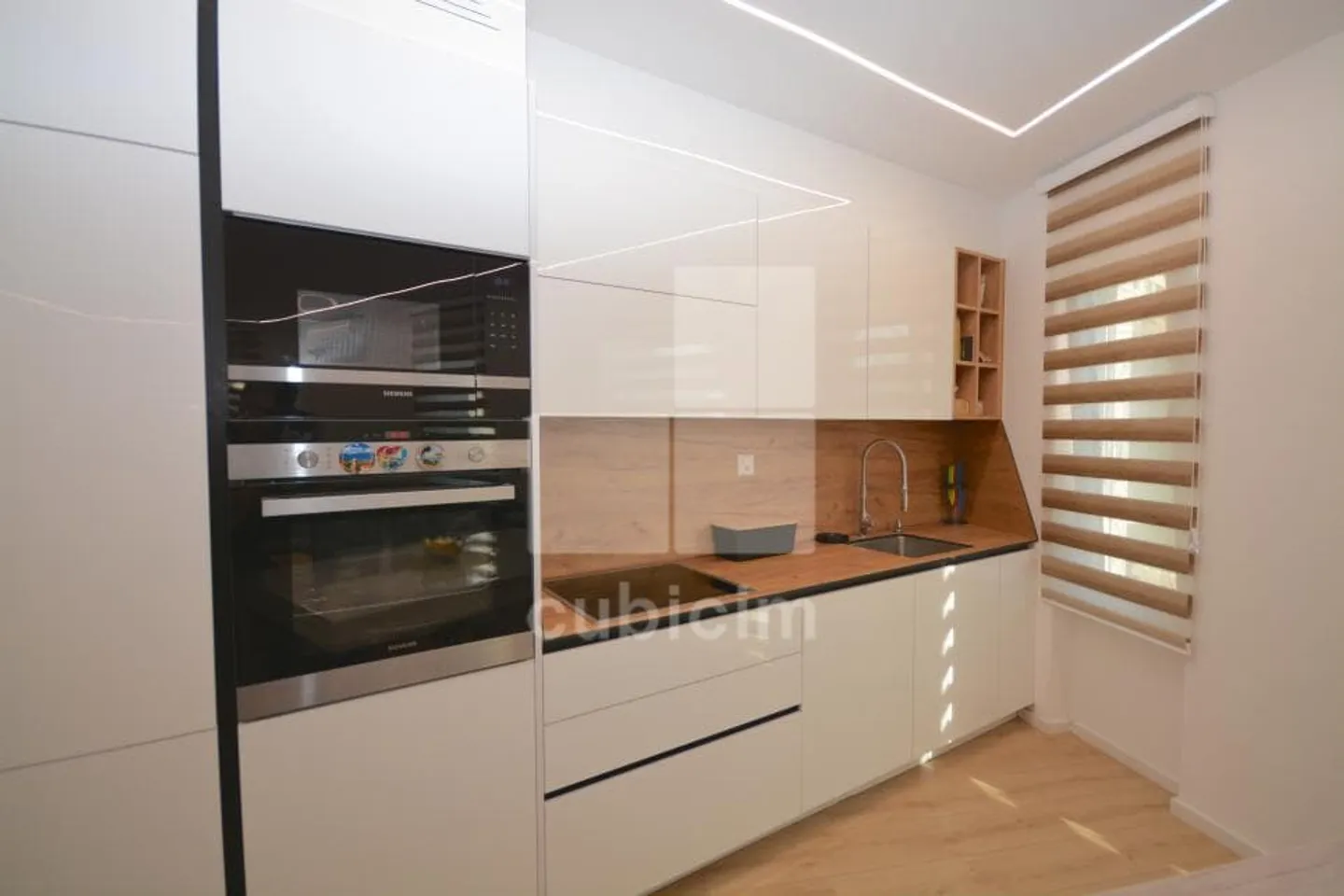 Casa con 2 appartamenti di 4,5 stanze e 1 vecchio edificio da trasformare - Foto 3 di 12