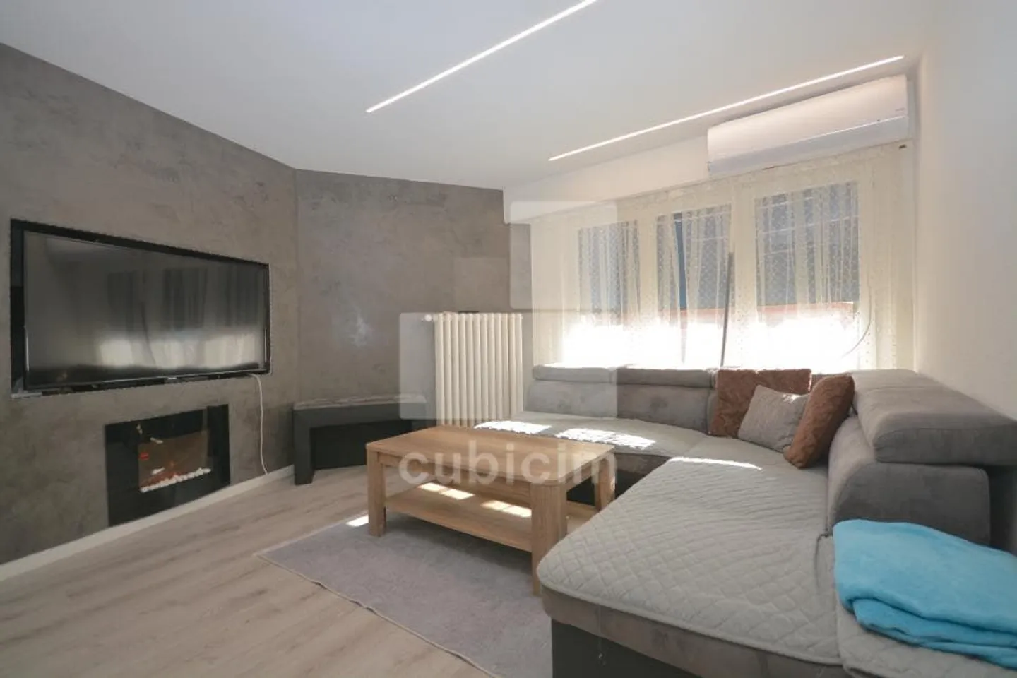 Casa con 2 appartamenti di 4,5 stanze e 1 vecchio edificio da trasformare - Foto 2 di 12