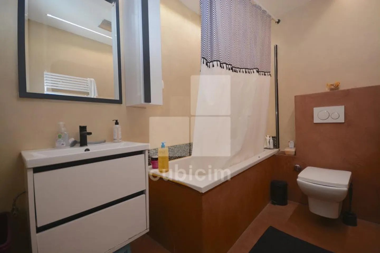 Casa con 2 appartamenti di 4,5 stanze e 1 vecchio edificio da trasformare - Foto 8 di 12