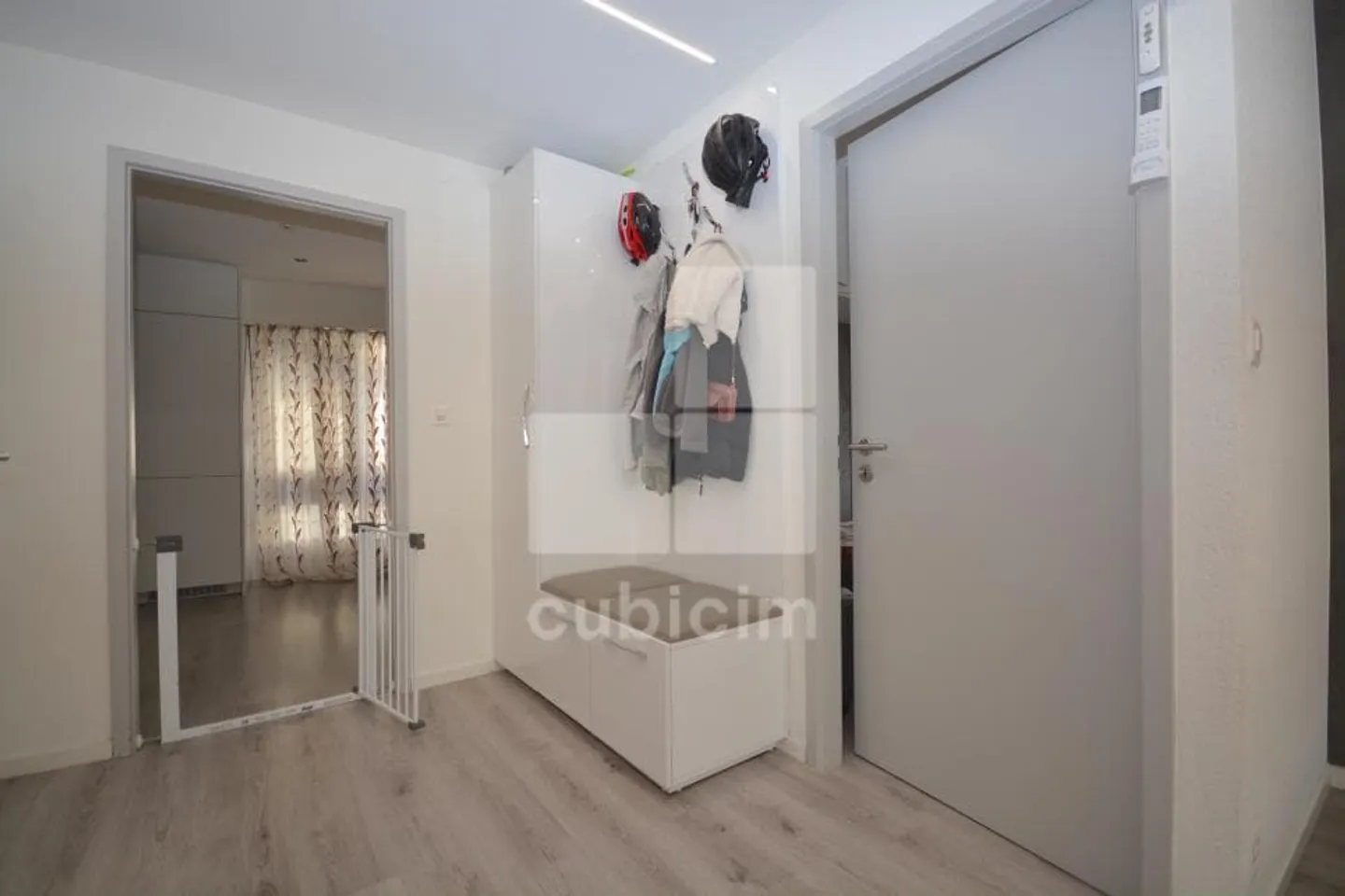 Casa con 2 appartamenti di 4,5 stanze e 1 vecchio edificio da trasformare - Foto 9 di 12