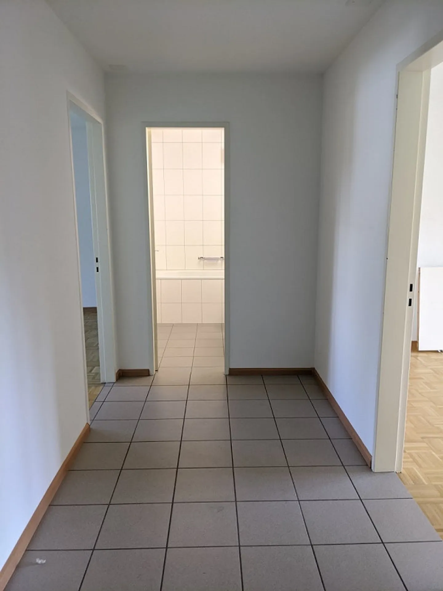 Spacious 2-room apartment in a quiet green location close to the village center - Photo 6 of 10