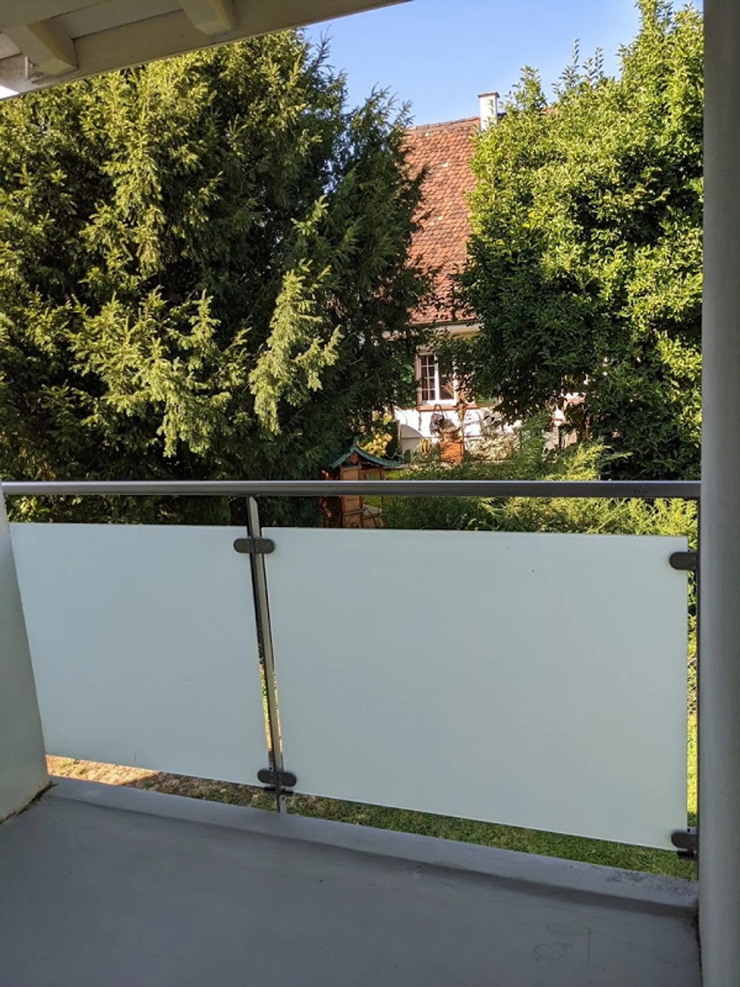 Spacious 2-room apartment in a quiet green location close to the village center - Photo 9 of 10