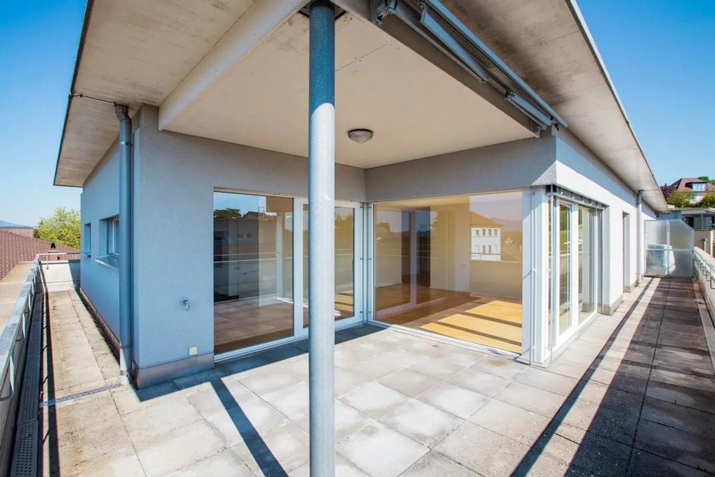 Beautiful, modern 4.5-room penthouse apartment in Herzogenbuchsee - Photo 1 of 12