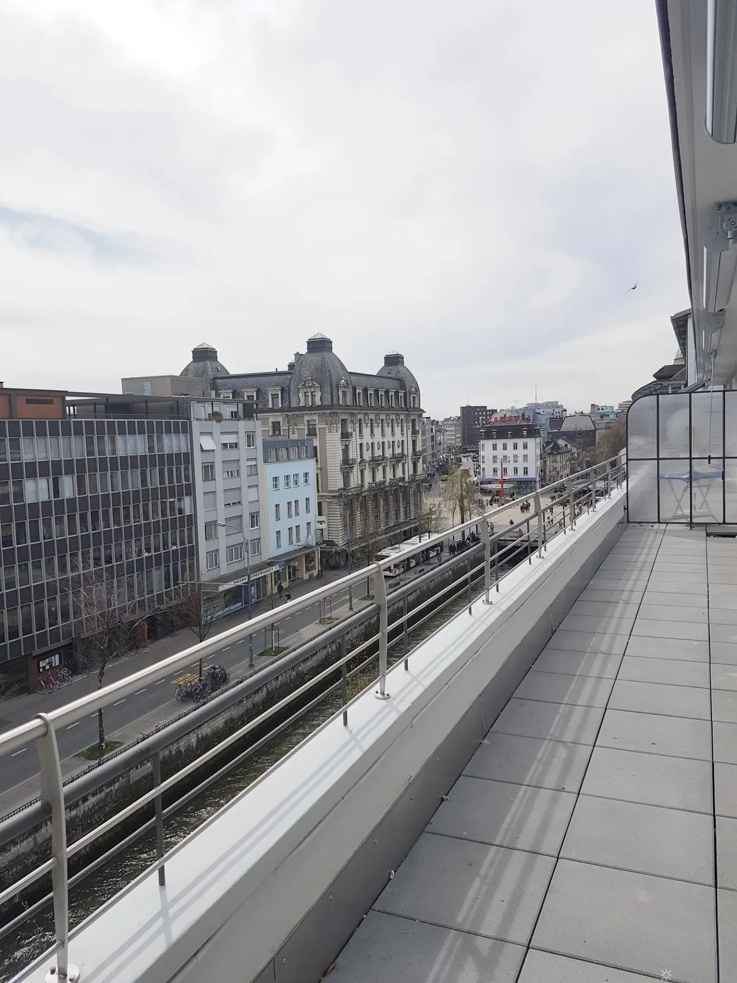 Charmante Attikawohnung in Biel - Foto 2 von 15