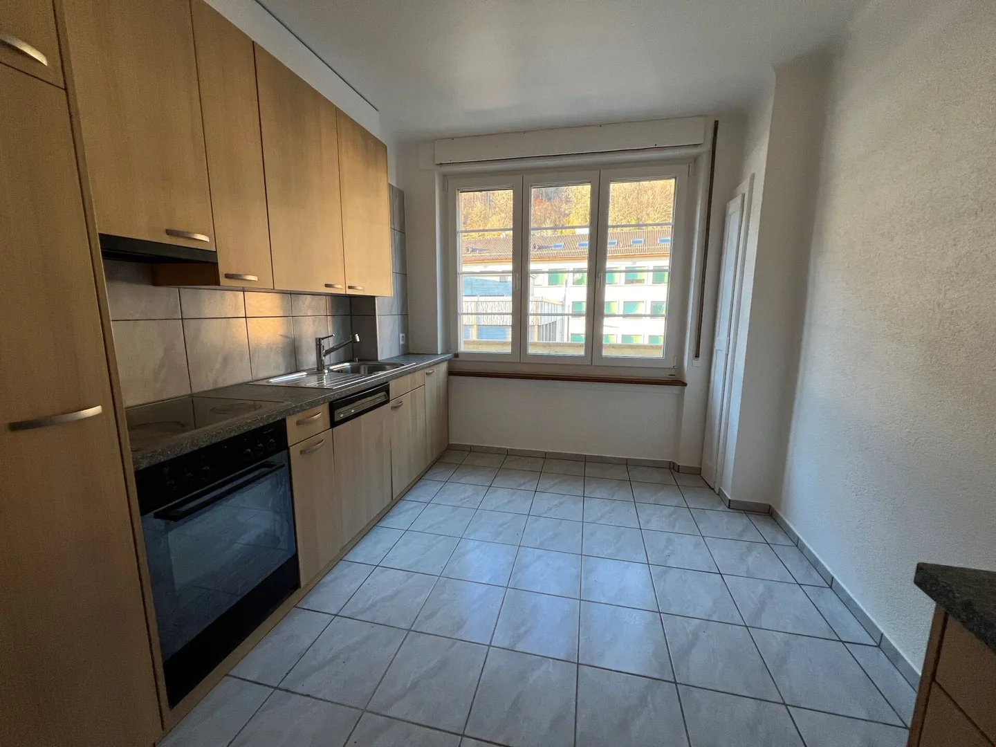 3,5 camere molto luminose con balcone affascinante - Foto 5 di 13