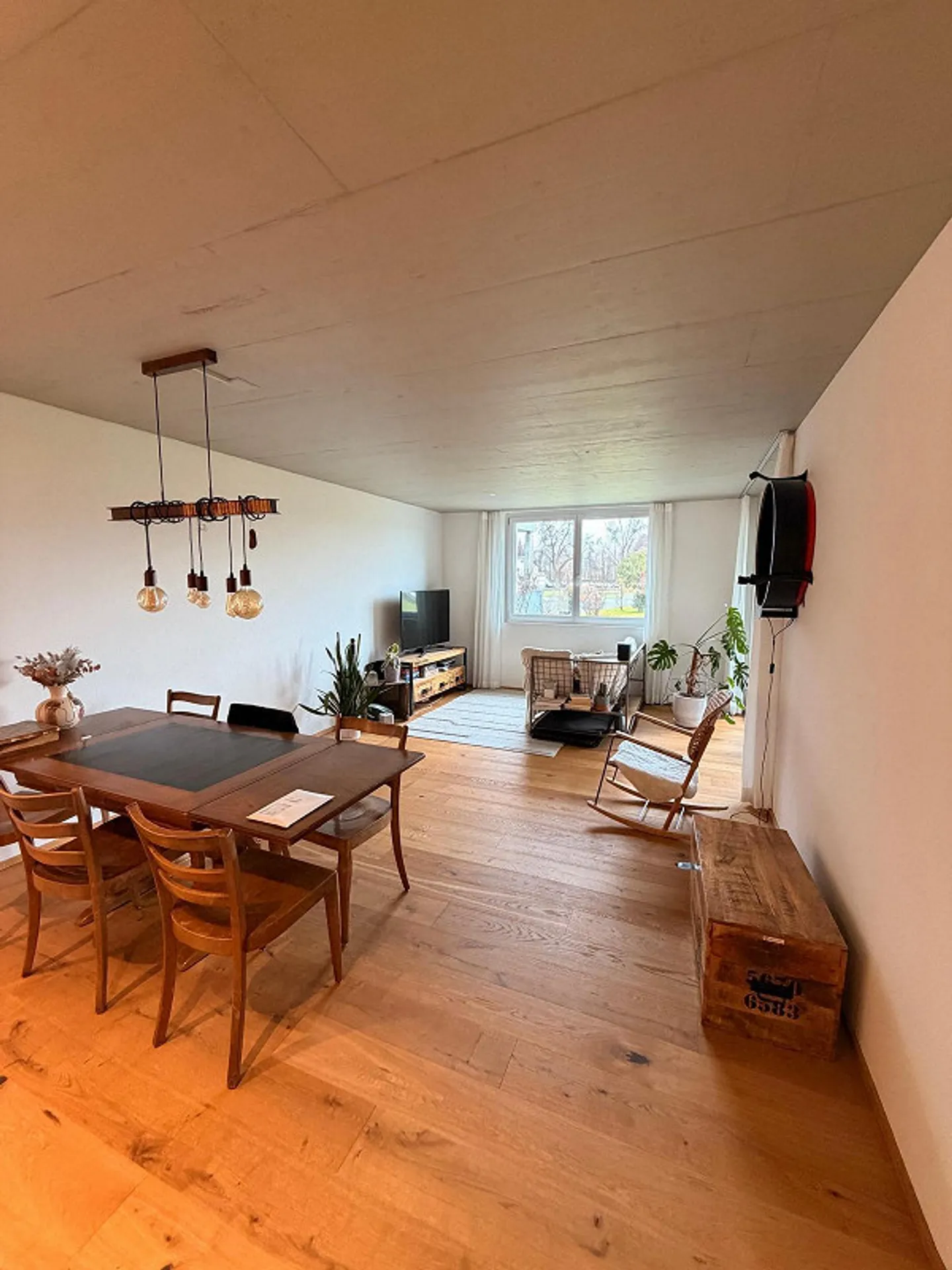 Appartement de 3,5 pièces au rez-de-chaussée dans le meilleur emplacement - Photo 1 sur 9