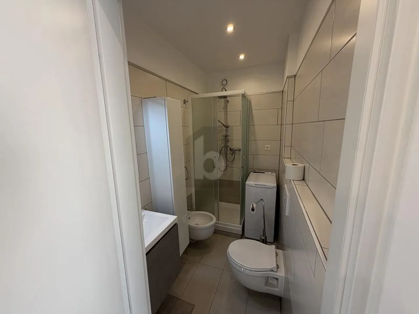 MODERN, PRACTICAL IN A PRIVILEGED POSITION - Photo 3 of 6