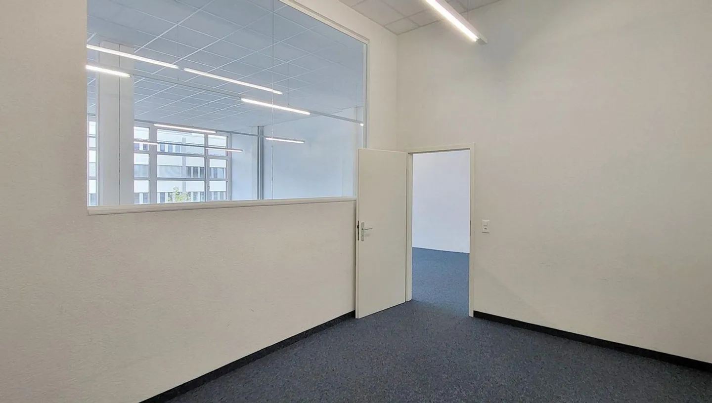 Well-located, developed and bright office space with water connection ... - Photo 9 of 13