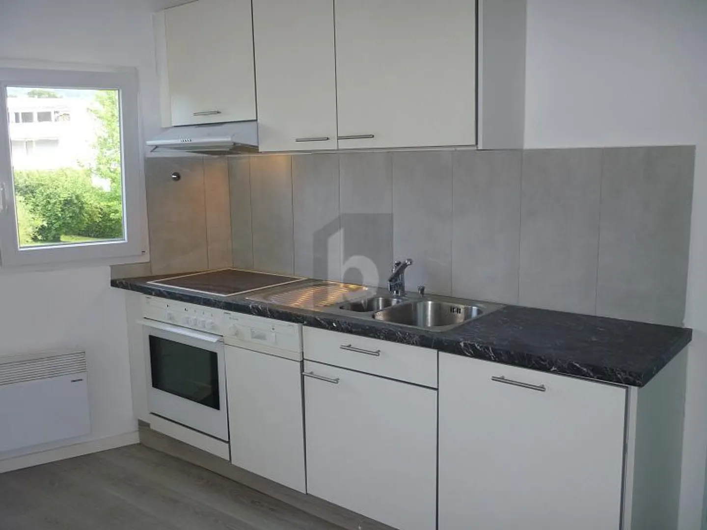 WELL LOCATED NEAR THE LAKE! - Photo 3 of 6