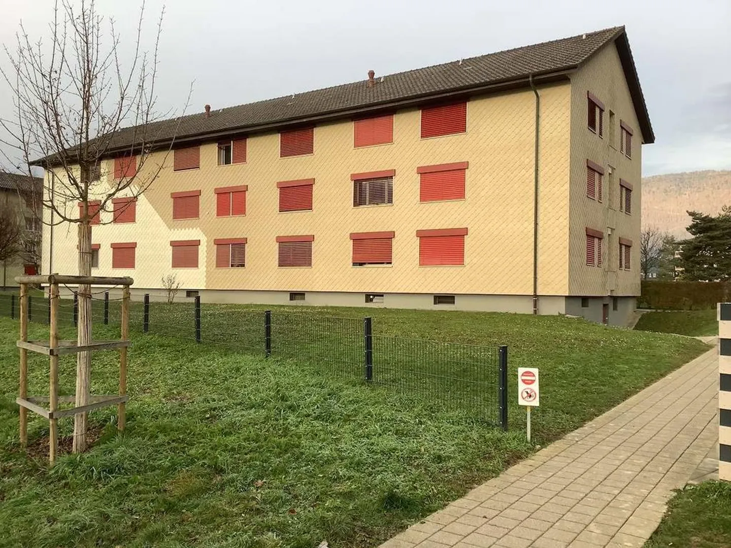 1 KM VOM MARIN CENTRE EINKAUFSZENTRUM - Foto 1 von 1