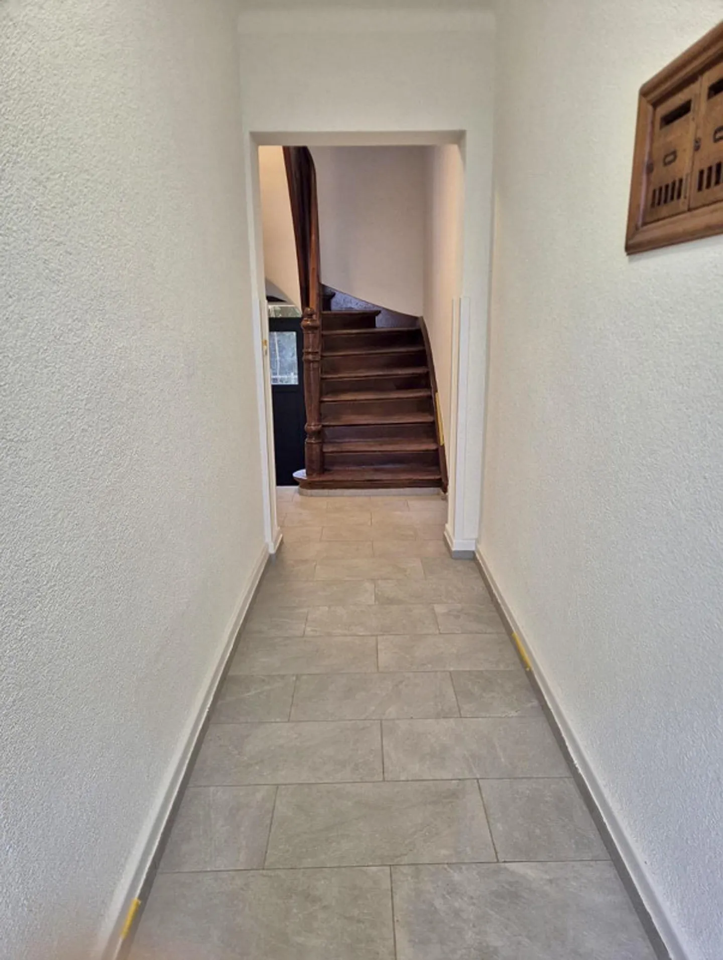 Luminoso appartamento di 2,5 stanze con balcone a Basilea-Kleinhüningen - disponibile immediatamente! - Foto 2 di 10