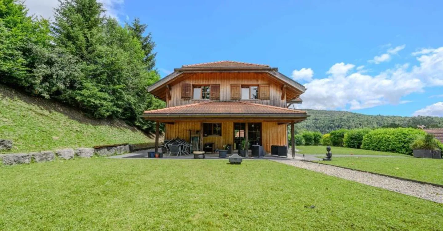 Hochwertige Wohngemeinschaft in einem Einfamilienhaus mit Garten und Pool - Foto 1 von 12