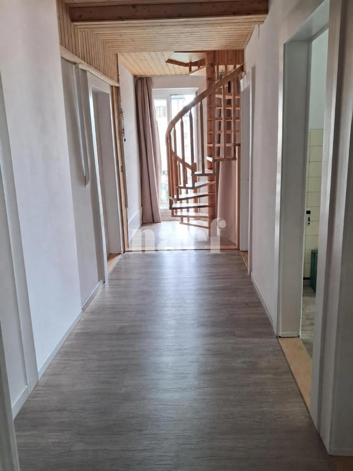 Duplex spacieux et lumineux de 6,5 pièces avec jardin commun - Photo 9 sur 13