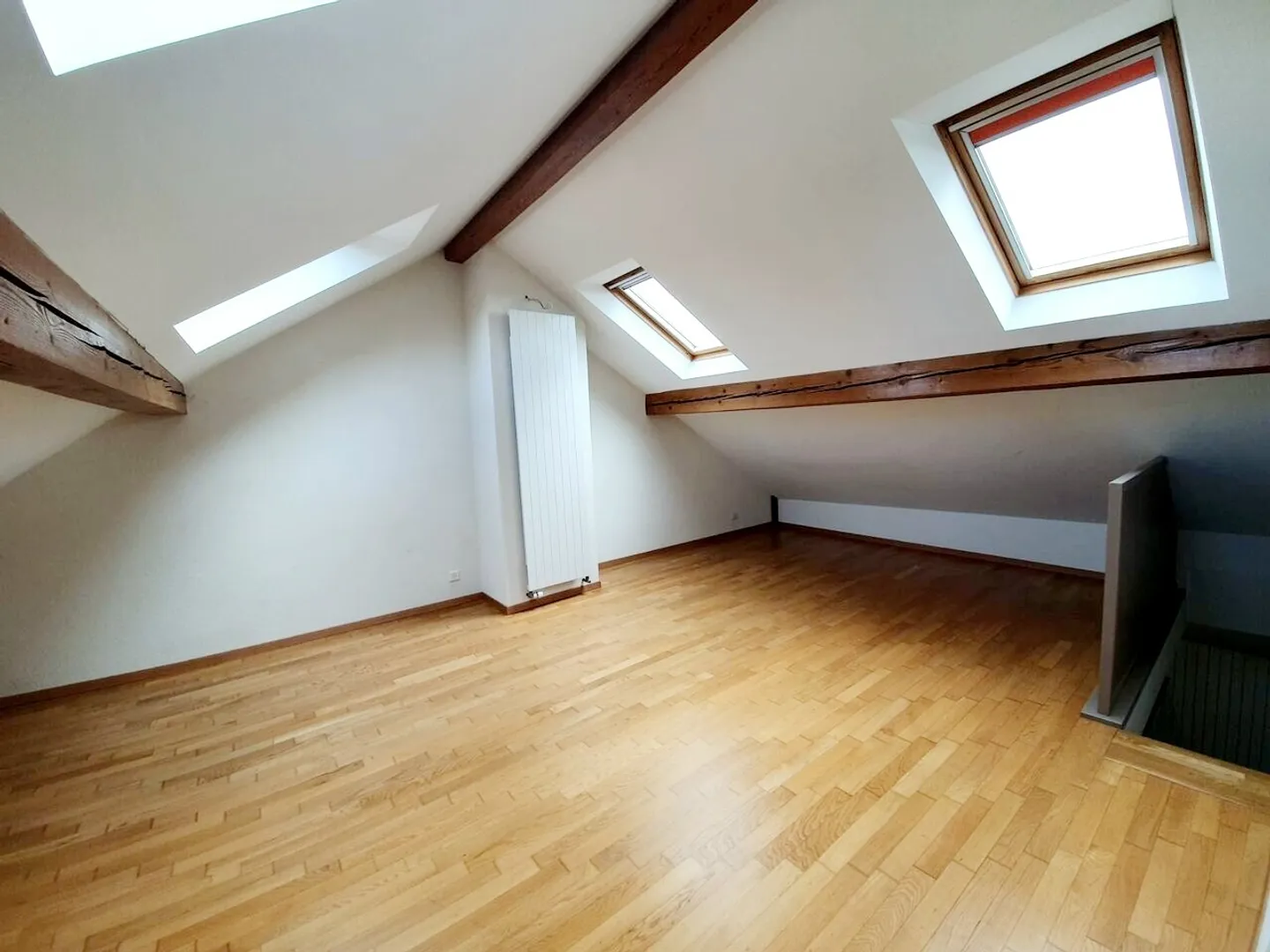 GRAND-PONT 3, Appartement de 2.5 pièces duplex et poutres apparentes - Foto 5 von 8