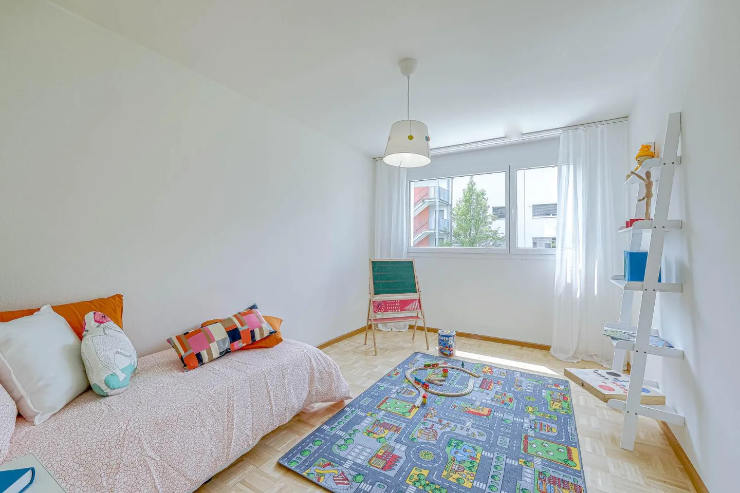 Bright 4.5-Room Apartment - Photo 10 of 12